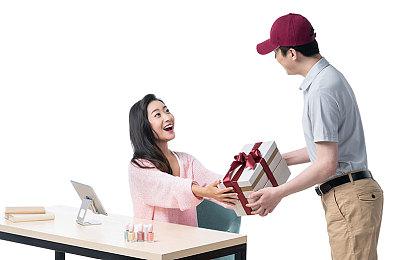 《Splitgate》因服务器需改造 最终发售日期再次延后